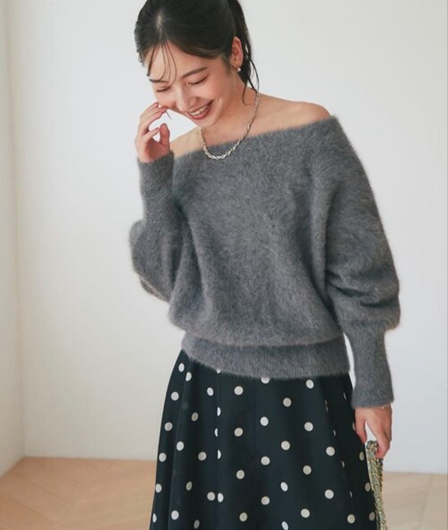 ラブティックボンボン ヘアリーウールカシミヤ混オフショルニット