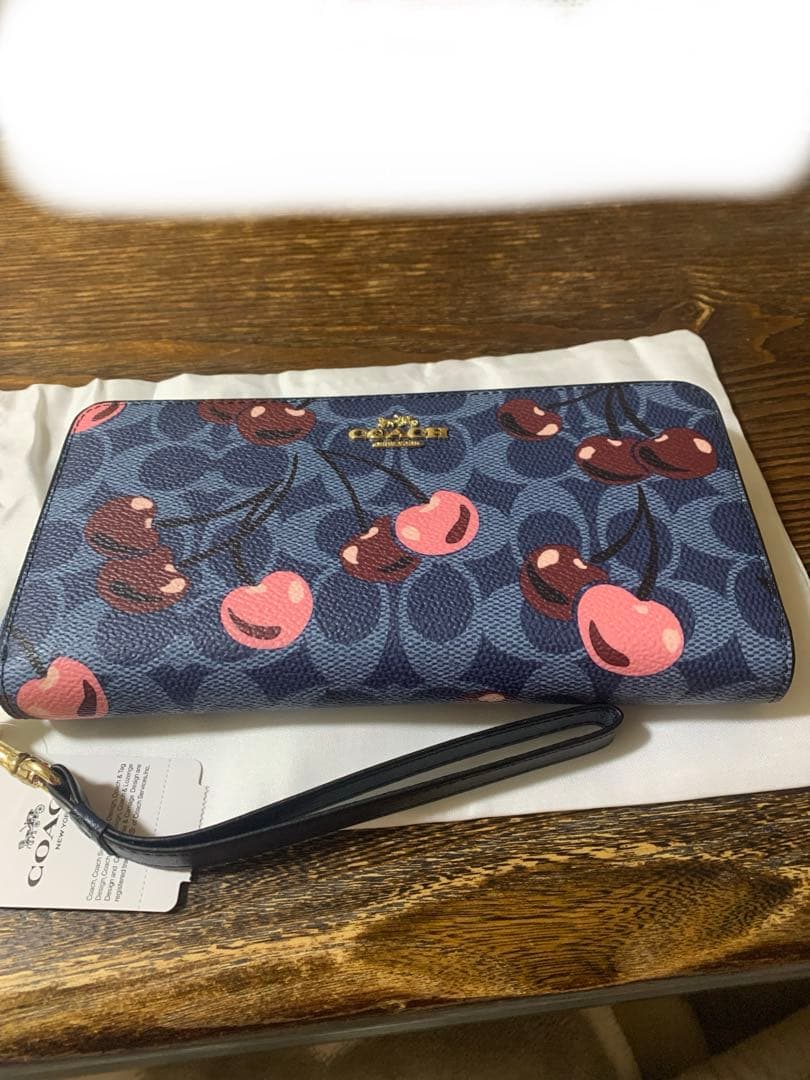 コーチcoach長財布 さくらんぼ柄