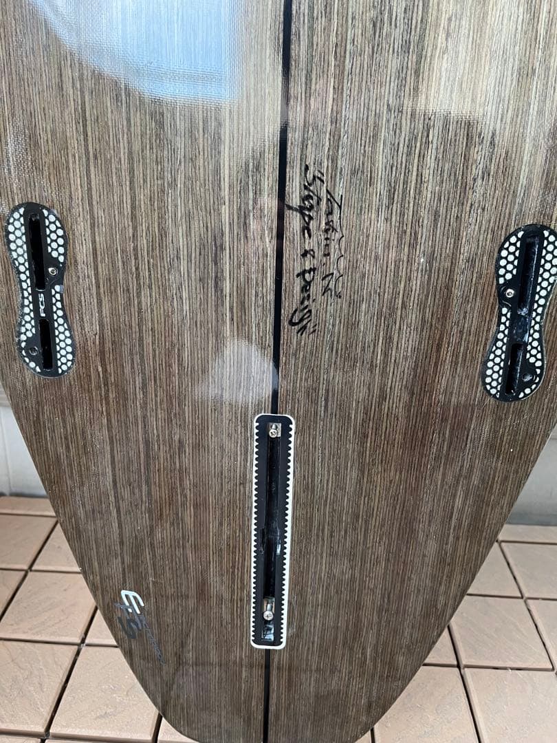 sAfiri ミッドレングスサーフボード 木目調 7フィート - メルカリ