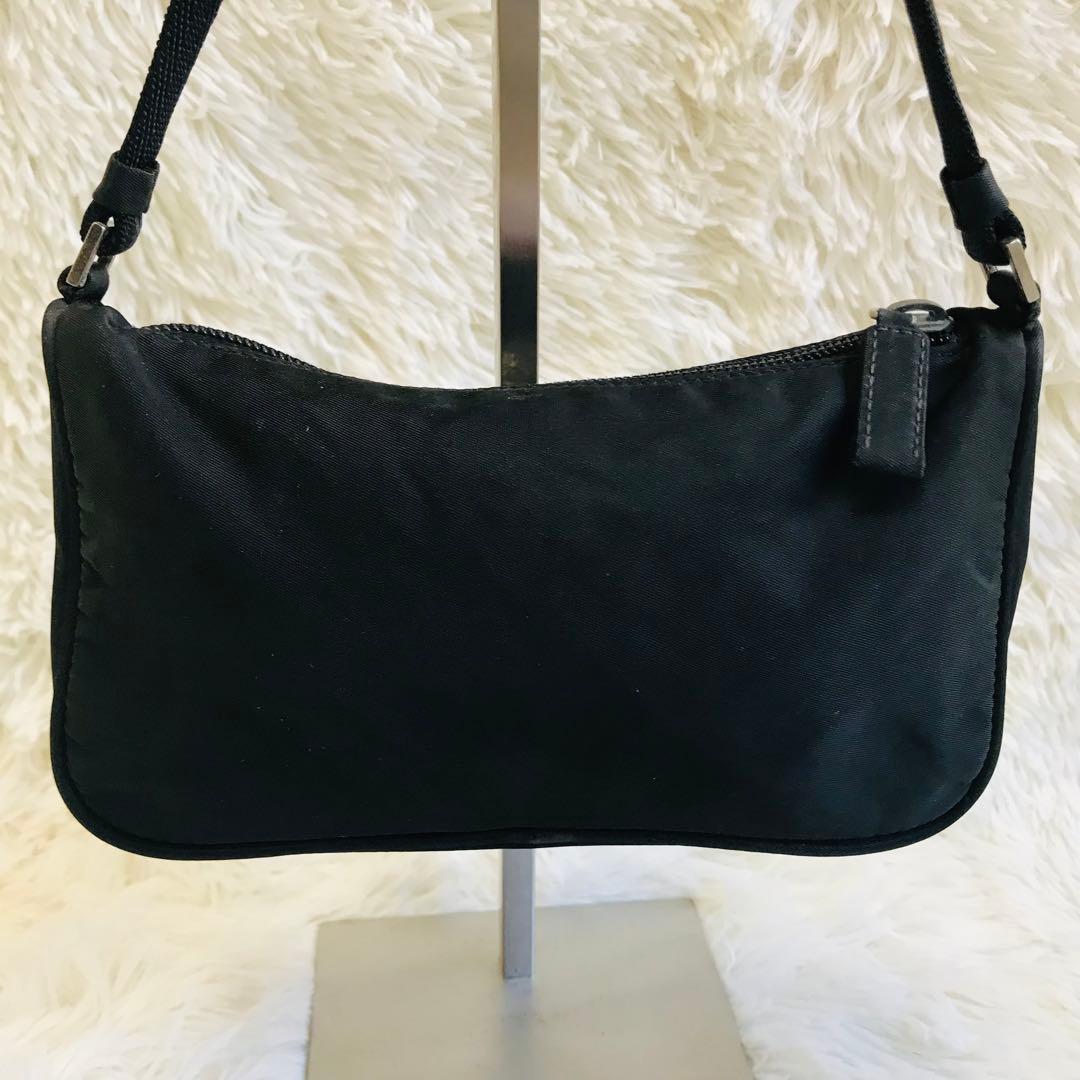 極美品】プラダ アクセサリーポーチ 三角ロゴ ロゴプレート 黒