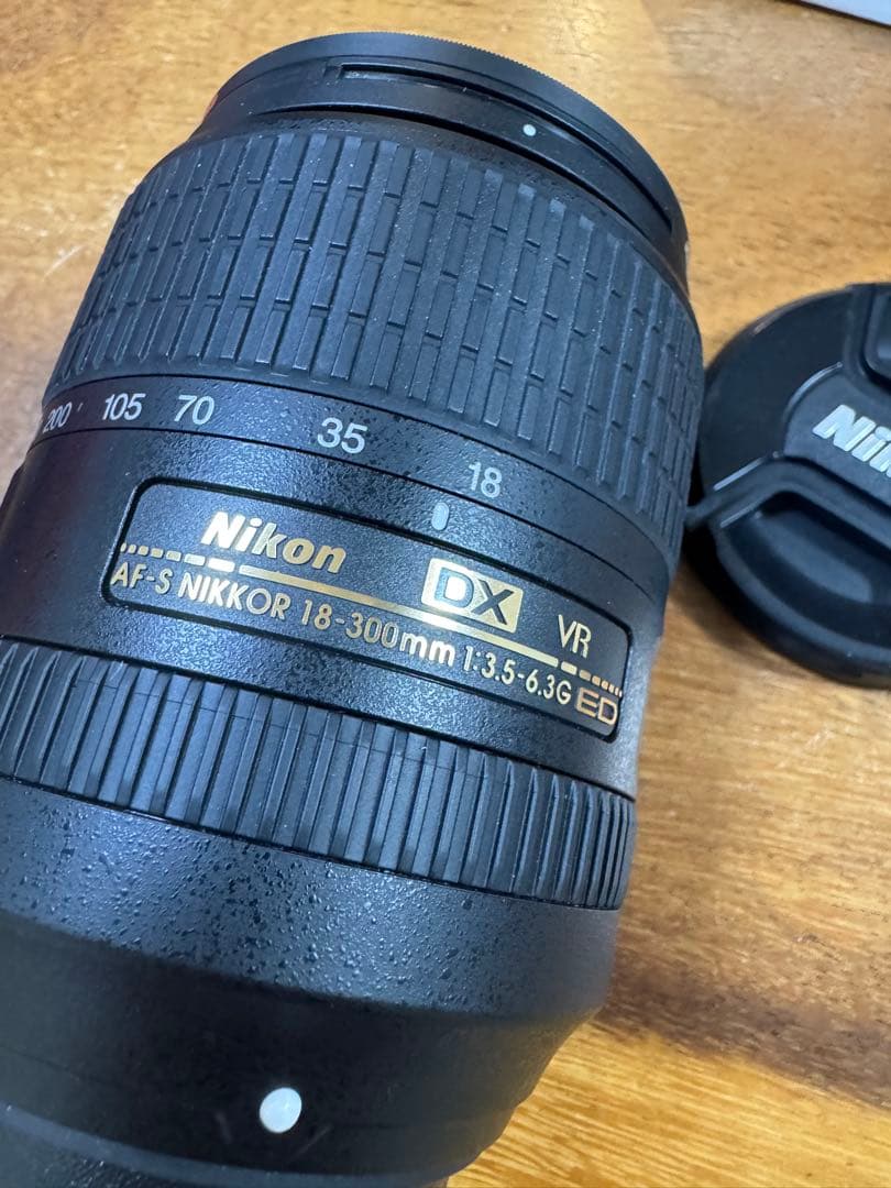 【極上美品】Nikon AF-S DX 18-300mm f/3.5-6.3