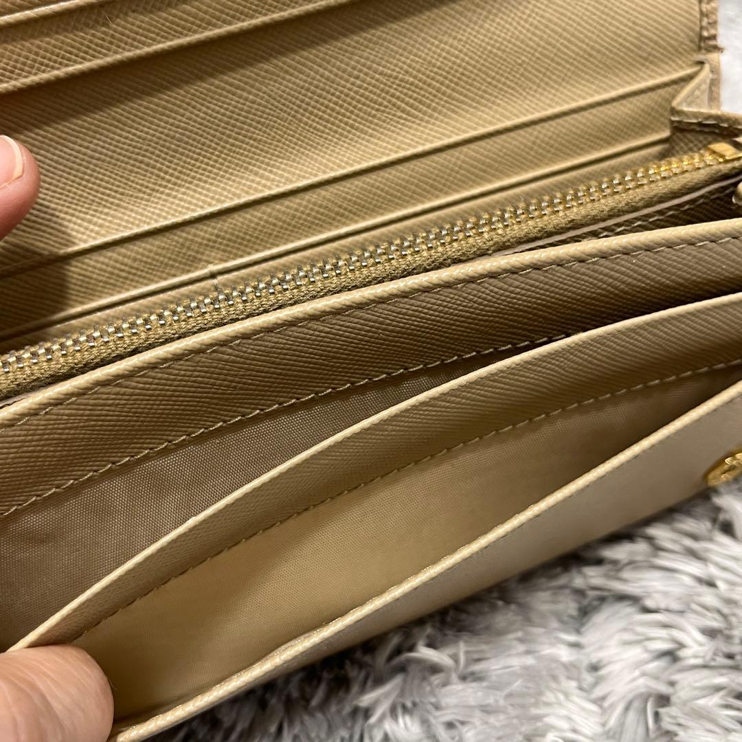 PRADA サフィアーノ メタルロゴ ライトベージュ 長財布 レディース