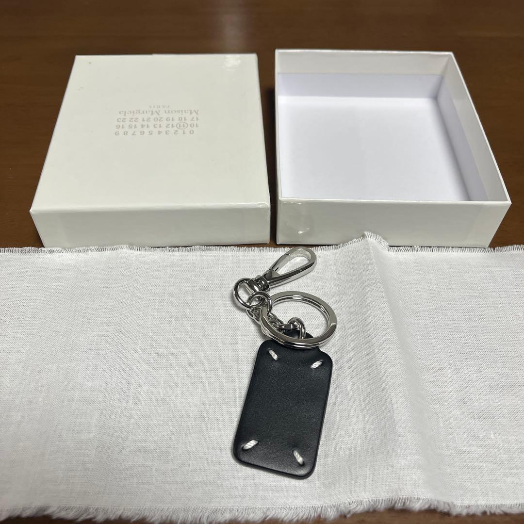 Maison Margiela 4ステッチ レザーキーリング Maison Margiela - 4ステッチ キーリング | River