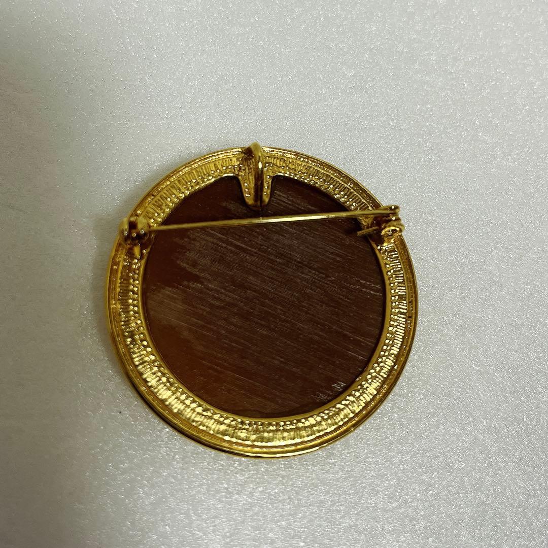 カメオスタイル 女性の横顔彫刻ブローチ ペンダントトップ - メルカリ