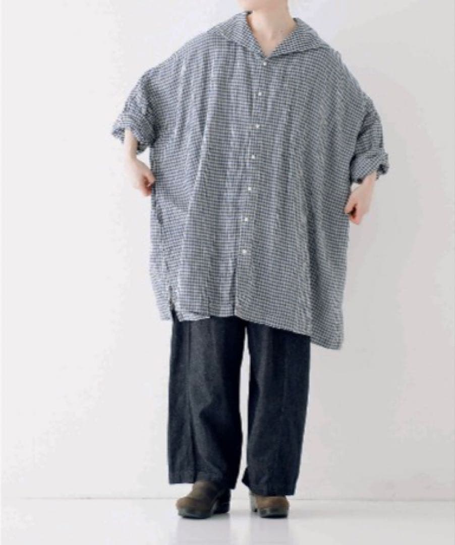 ネストローブ・リネンギンガムウィングカラービッグシャツ（ネイビー