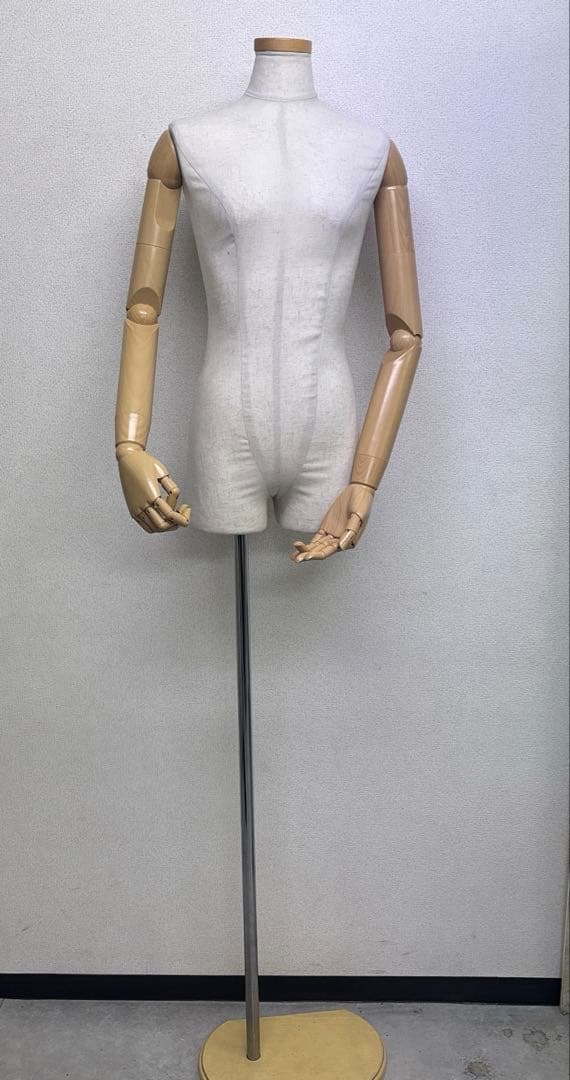 レディーストルソー　可動式アーム付きトルソー 店舗用品 什器 楽天市場】トルソー マネキン レディース 腕付き 9号 麻 木目調 可動式