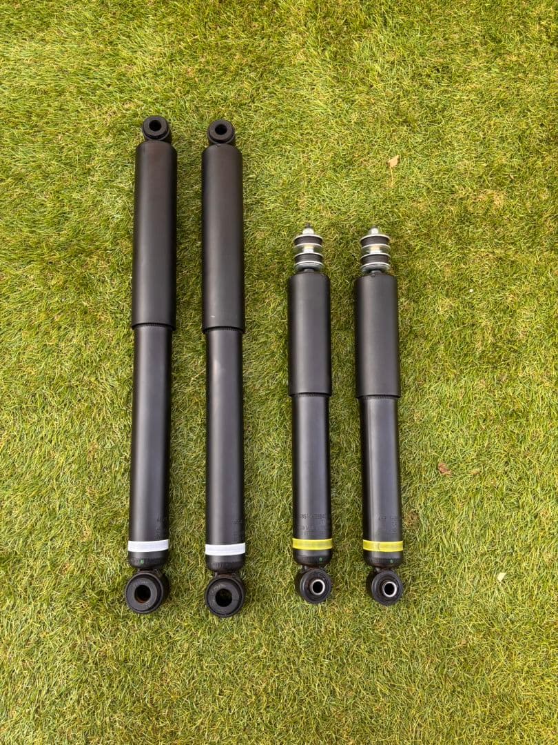 新車外し】 トヨタ ハイエース200系 純正ショックアブソーバー 1台分