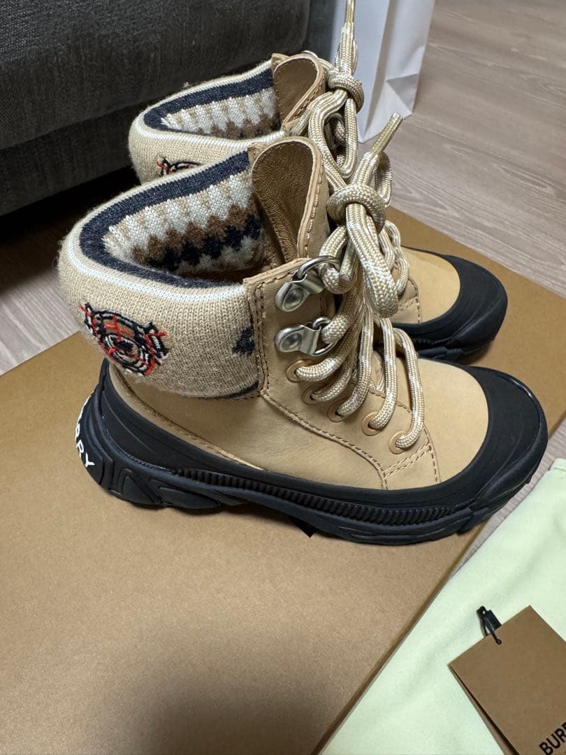 新品未使用 BURBERRY スノーブーツ EURサイズ27 17cm