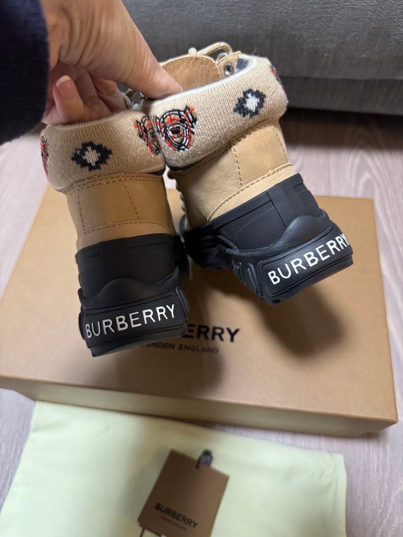 新品未使用 BURBERRY スノーブーツ EURサイズ27 17cm
