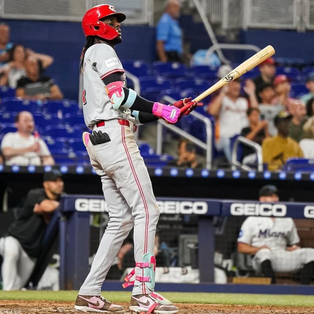 Absolutely ridiculous エルボー・フットガードセット エリー - メルカリ