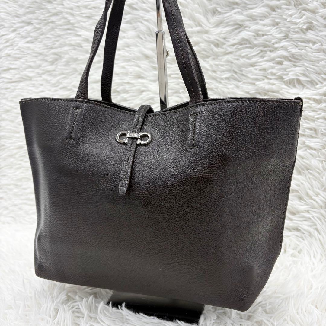 フェラガモ ダブルガンチーニ レザー トートバッグ ダークブラウン