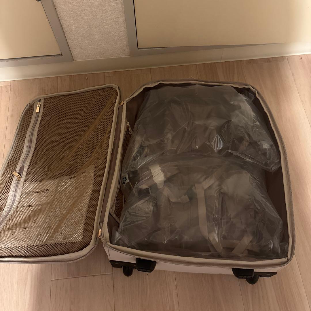 未使用】ミレスト ソフトキャリーケース グレージュ - メルカリ