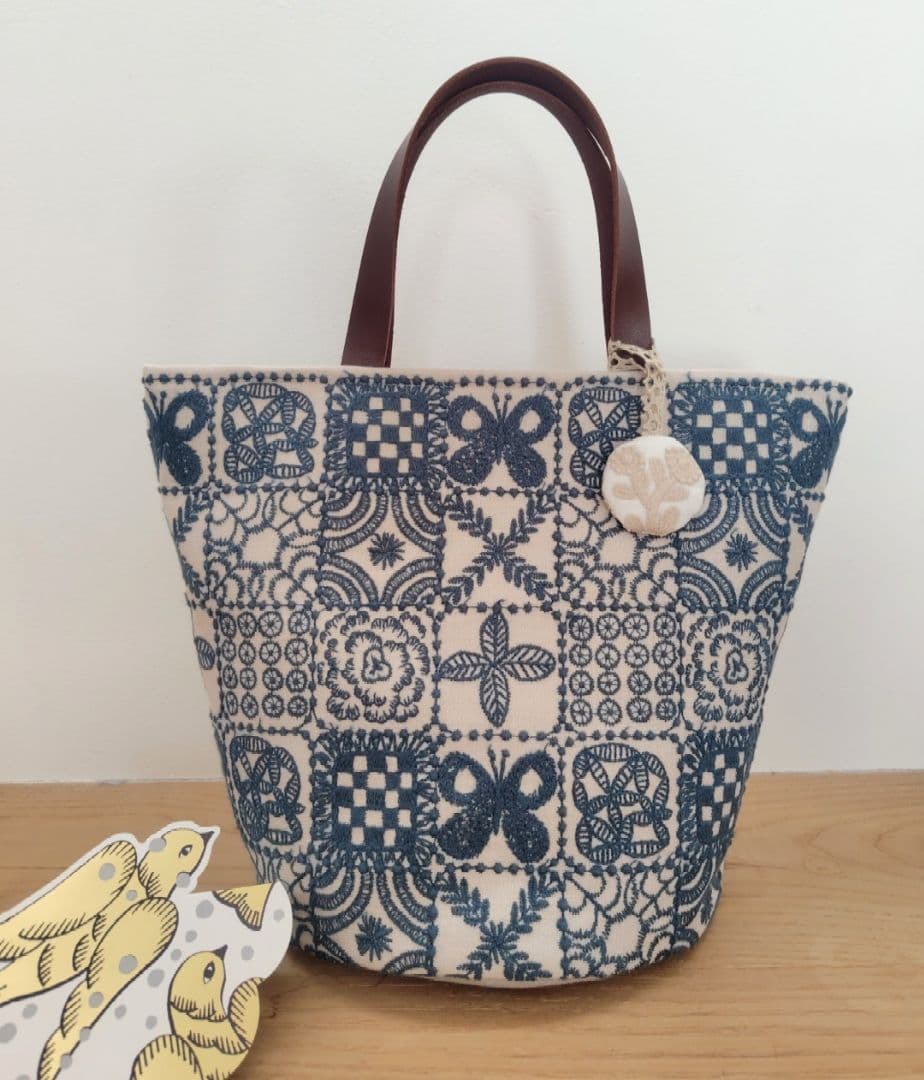 クリスマス出品☆ミナペルホネンforest tile　バケツバック SALE ☆ミナペルホネンforest tile, tambourine のミニバッグ/navy