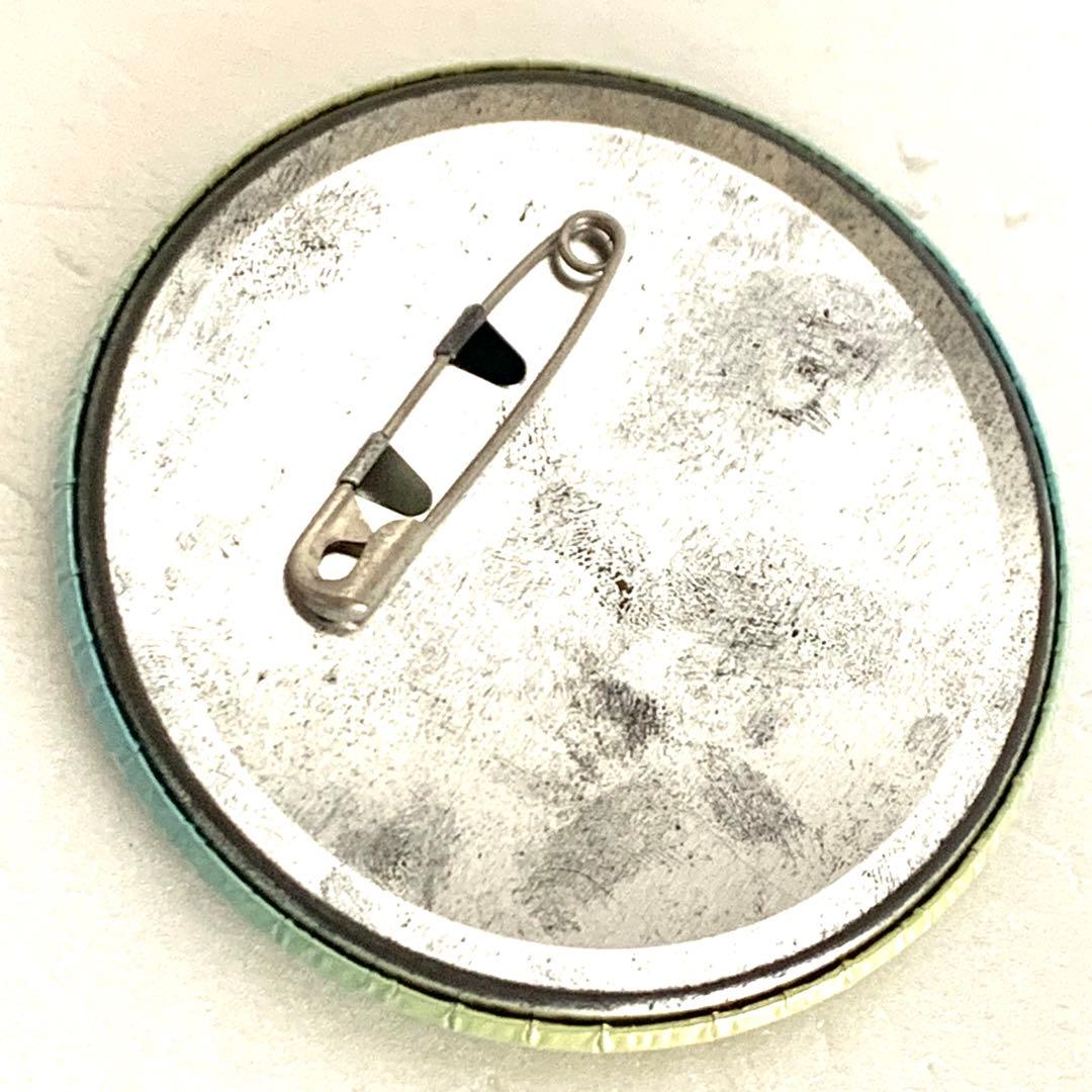 ユーリ!!! on ICE 展覧会 ミュージアム 缶バッジ ユリオ - メルカリ