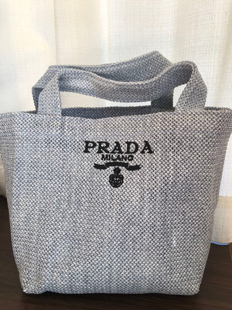 プラダノベルティトートパック - メルカリ