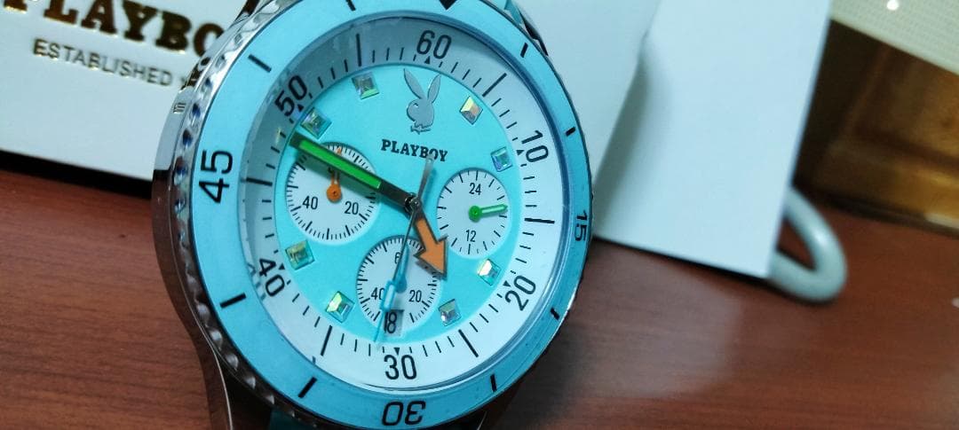 新品PLAYBOY スカイブルー クロノグラフ 時計箱付き - メルカリ
