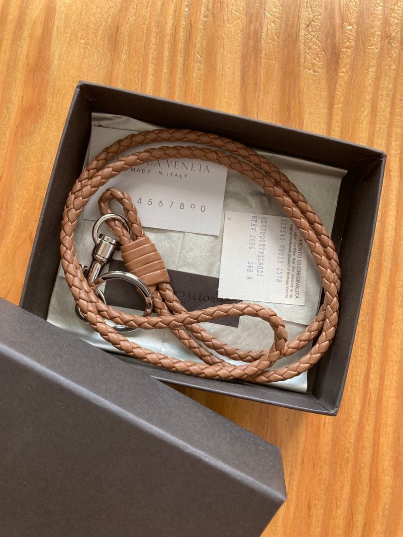 BOTTEGA VENETA ボッテガヴェネタ ロング ネックストラップブラウンの