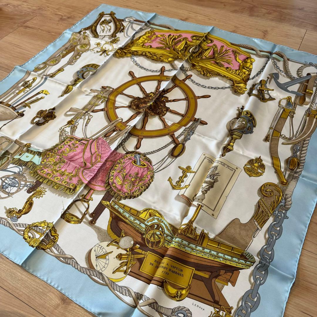 新品未使用 HERMES シルクスカーフ 船の舵 デザイン　エルメス　90cm HERMÈS シルクスカーフ 舵と船のデザイン