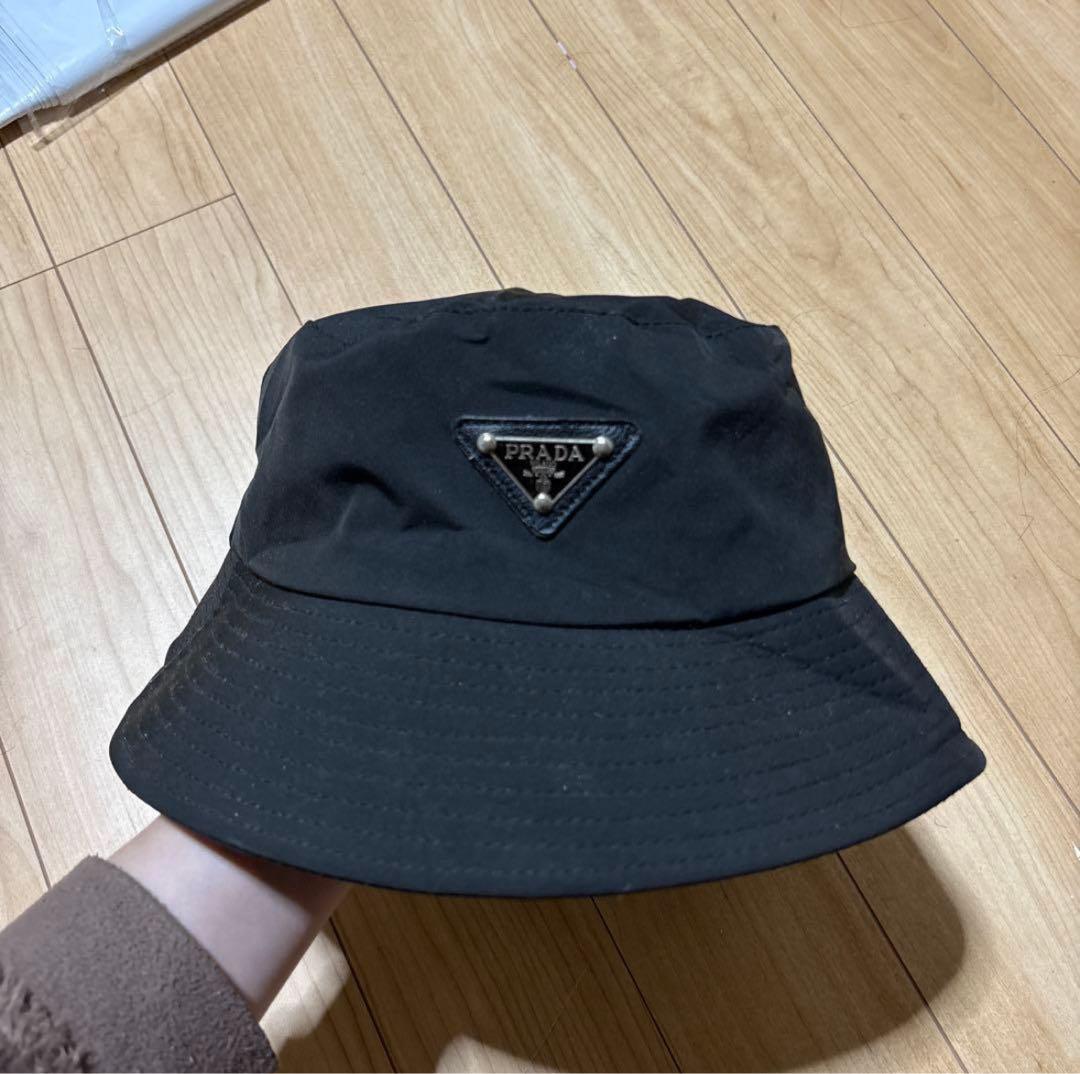 PRADA 黒 バケットハット 三角ロゴ - メルカリ