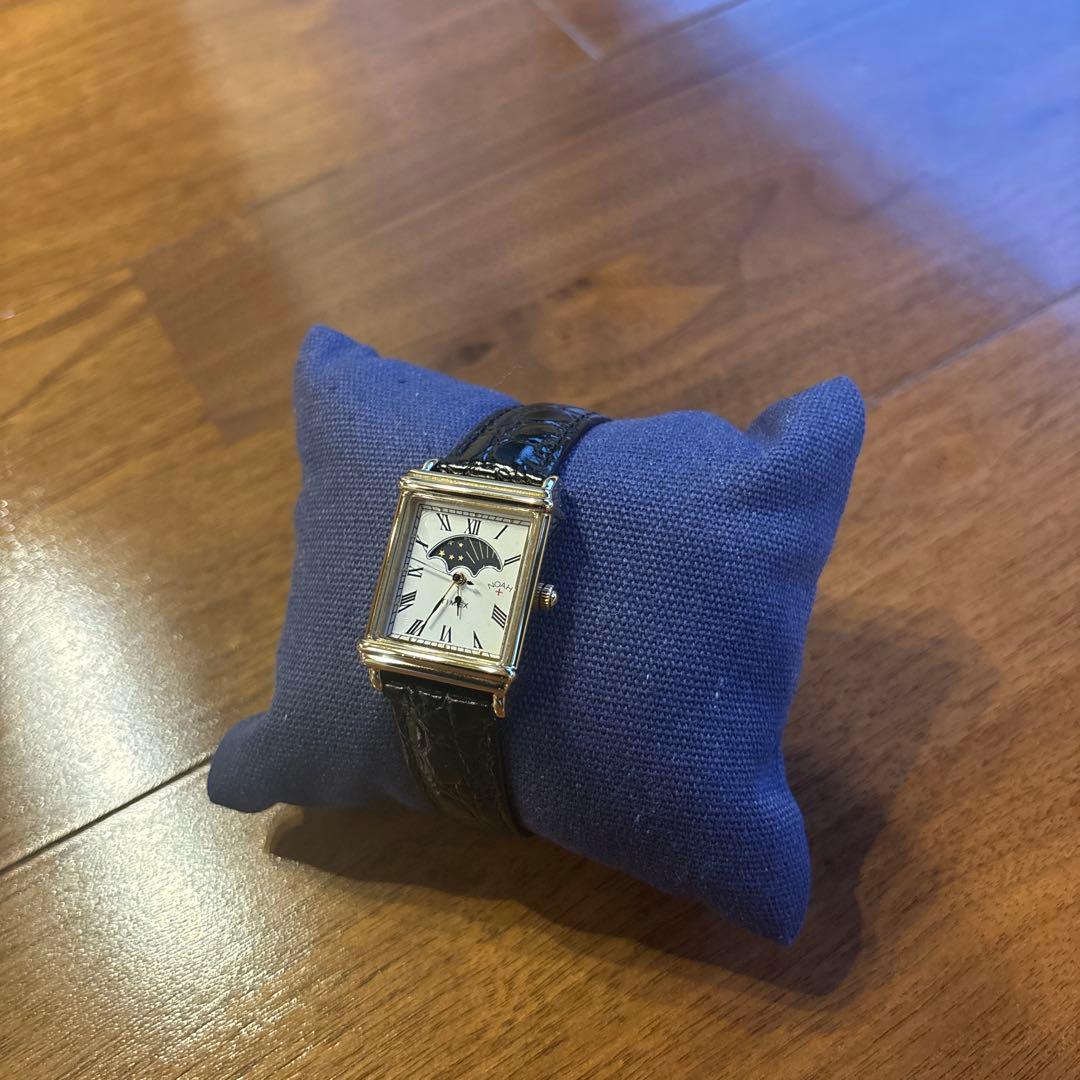 TIMEX NOAH コラボ 長方形レザー腕時計 ノア×タイメックスのコラボ腕時計、AMは太陽・PMは月の絵柄に変わる