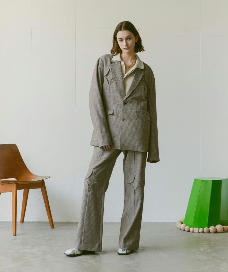 soerte デザインタックワイドフレアパンツ セットアップ ファッション