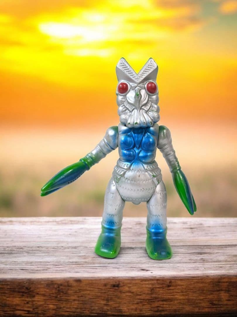 バルタン星人（約21㌢）ブルマァク 1991年or1989年製 ブルマァク製「バルタン星人」の「レトロカラーグリーン」は注目