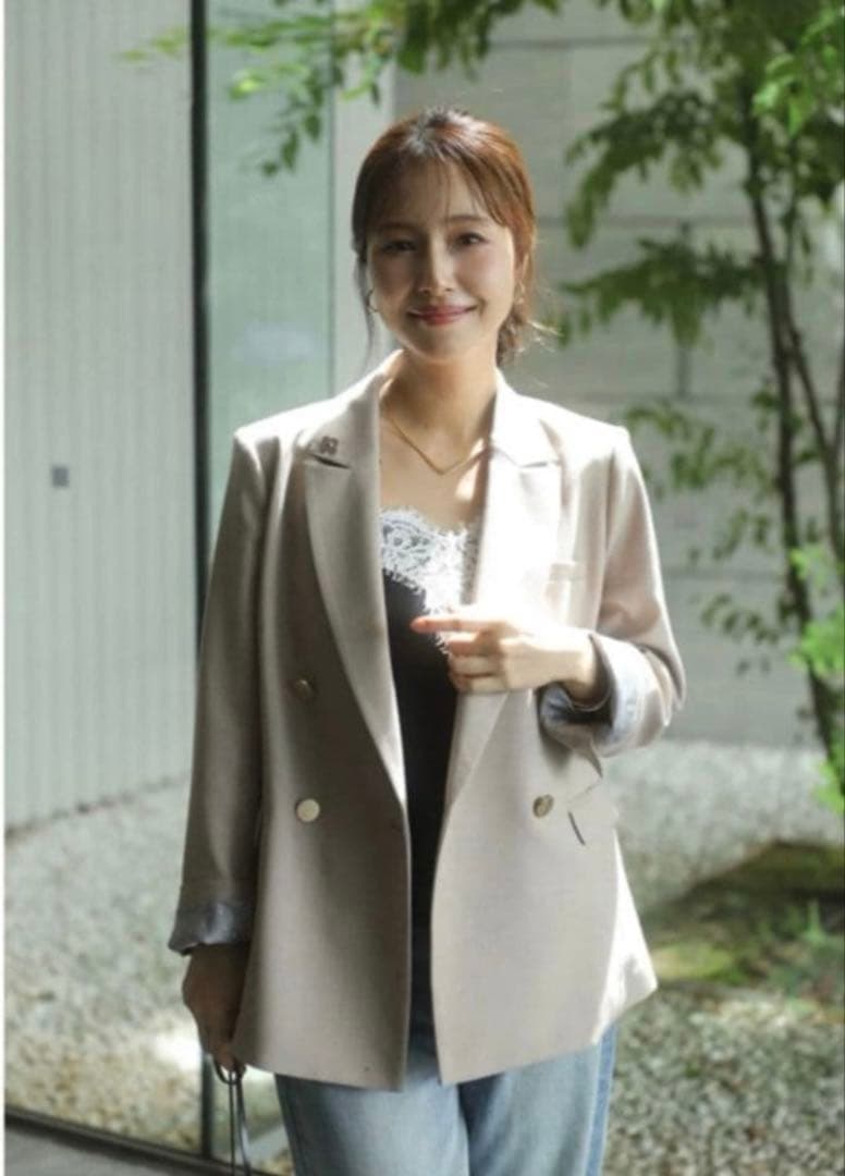 アプワイザーリッシェ ピン付きテーラードジャケット ベージュグレー