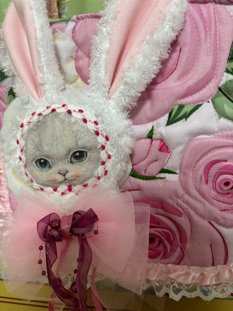 m*e様 コヤンイサムチョン オッドアイ縫い付け ラウンド型トートバッグ