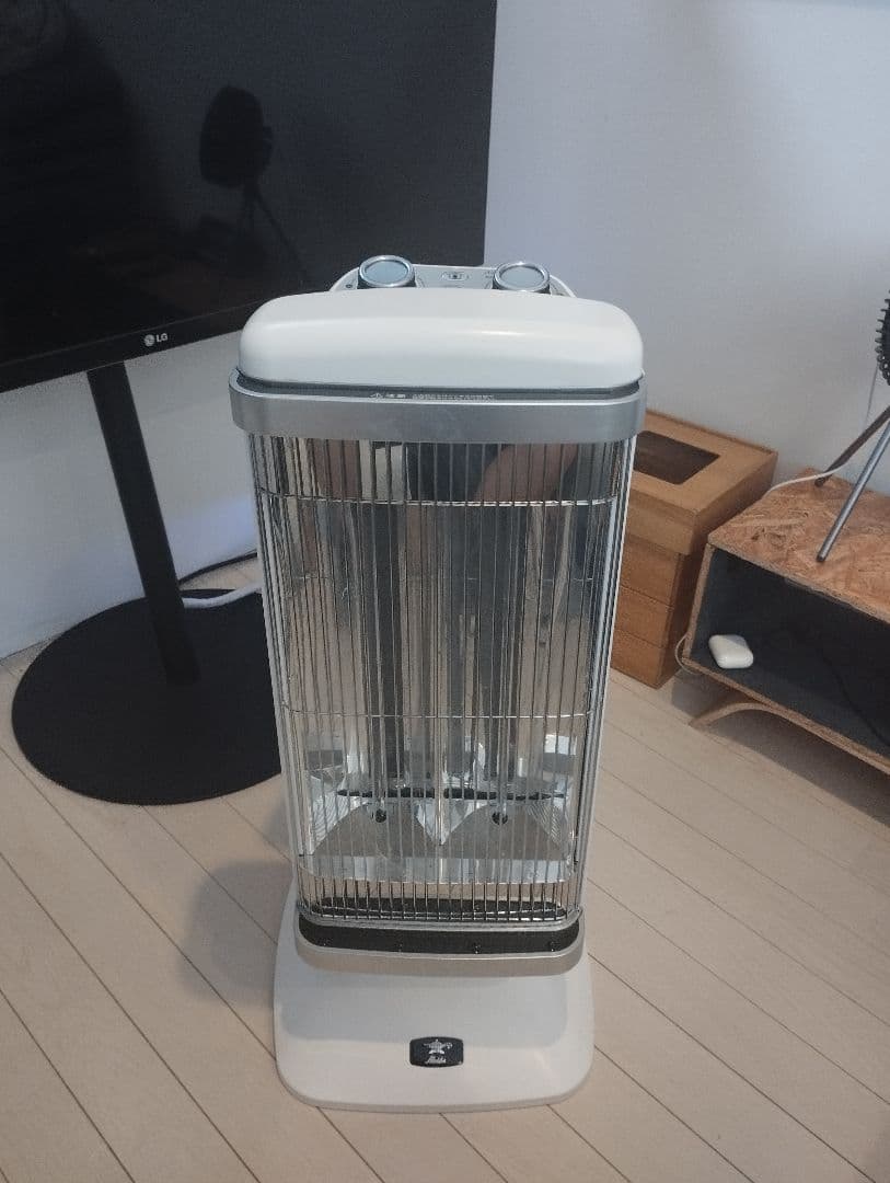 美品 アラジン 遠赤グラファイトヒーター白AEH-2G10AJ 2021年製 ♥️大人気✨アラジン✨2021年✨遠赤グラファイトヒーター✨AEH-2G10AJ