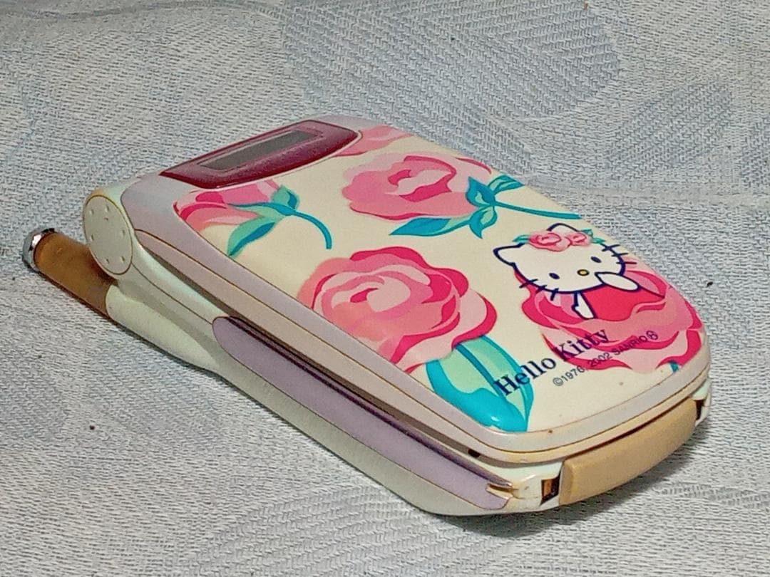 au A3014S ハローキティコラボモデル ガラケー ジャンク品 希少 レア