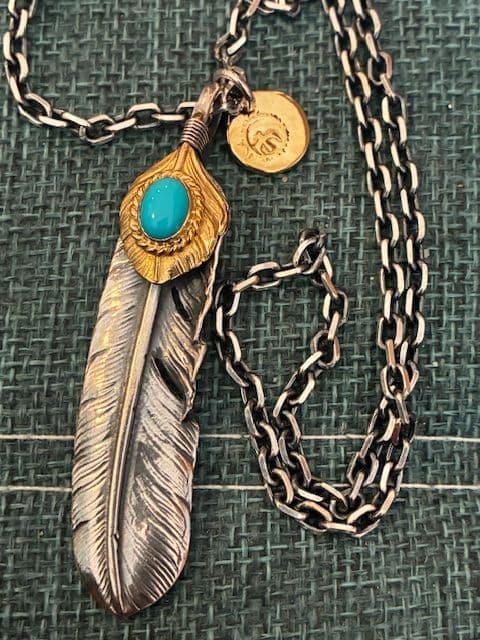 ゴローズ 上金金縄ターコイズ特大フェザー＋k18太陽中＋細角チェーン