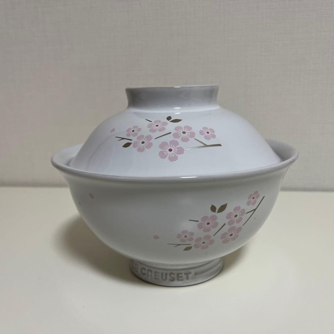 ルクルーゼ海外限定サクラ蓋付きどんぶり