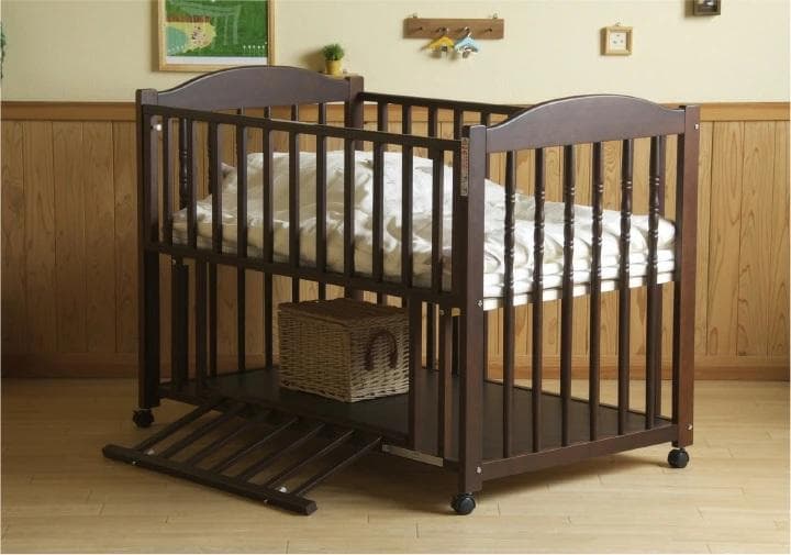 日本製 ベビーベッド ダークブラウン　木製　レギュラーサイズ 楽天市場】【レンタル】木製 ミニサイズ ベビーベッド ツーオープン