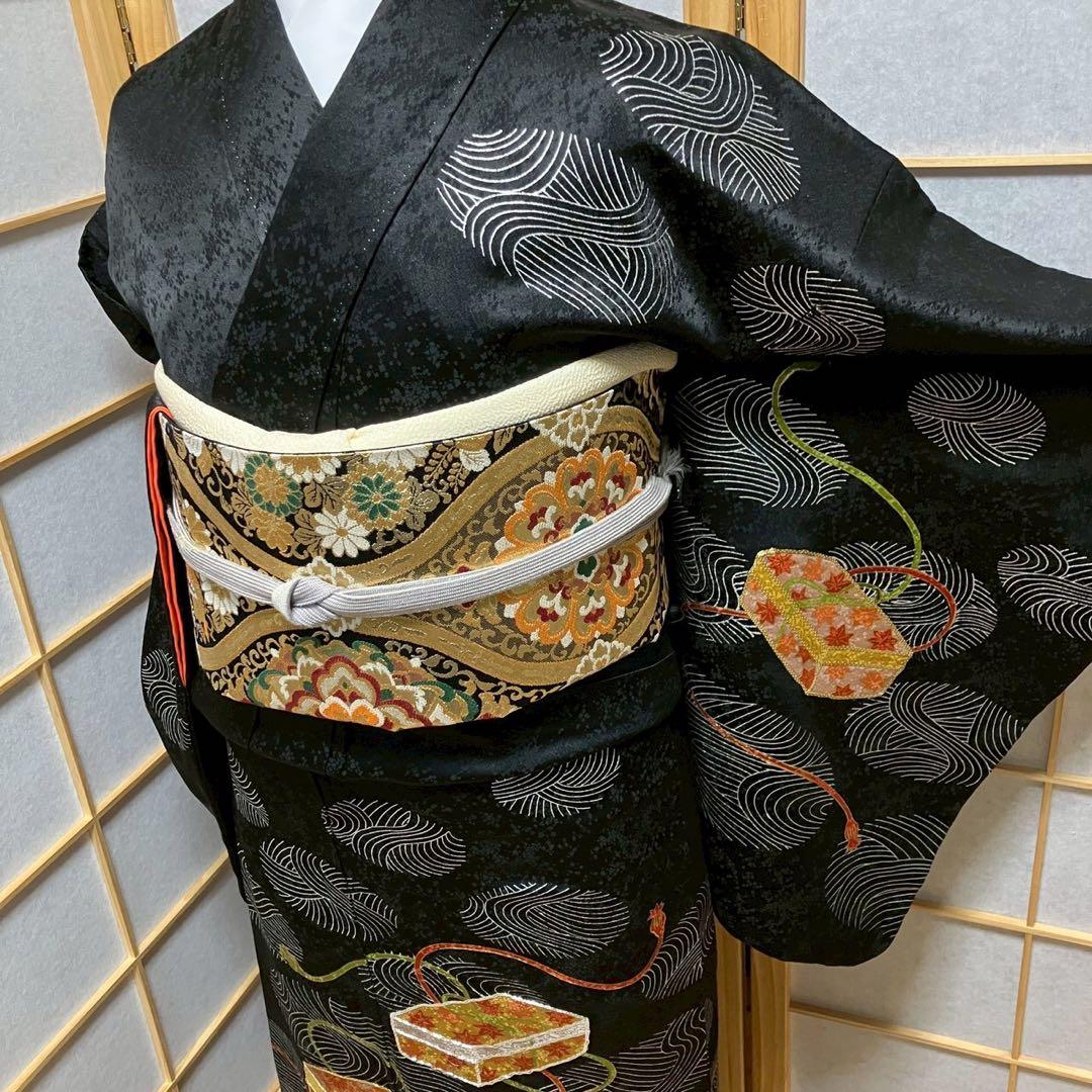 7521］訪問着 美品 文箱花文様 駒刺繍 黒 金彩 正絹 着物 袷 - メルカリ