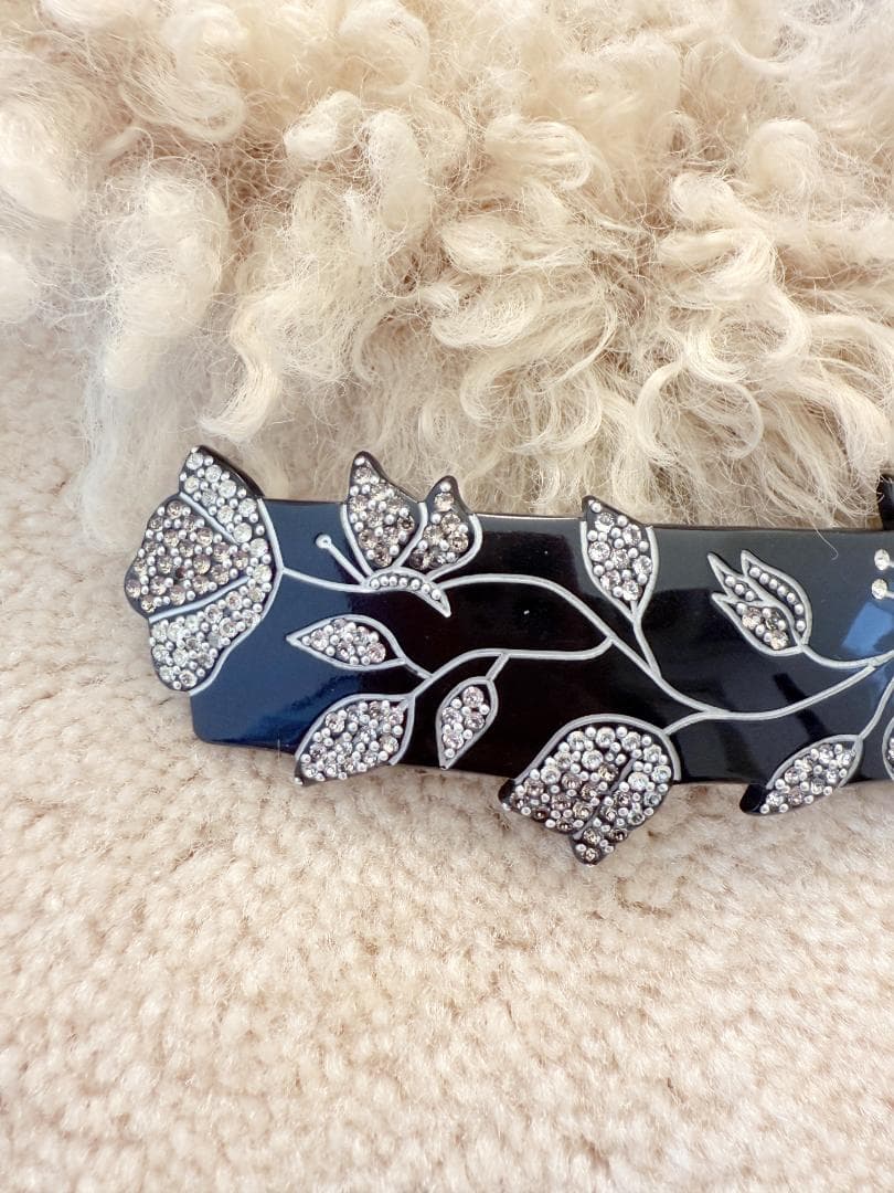 アレクサンドル ズアリ フラワー スワロフスキー バレッタ ブラック