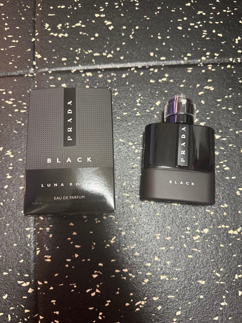 ほぼ新品　プラダ ブラック オーデパルファム 50ml Amazon | プラダ ルナロッサ ブラック オードパルファム 50mL | Prada