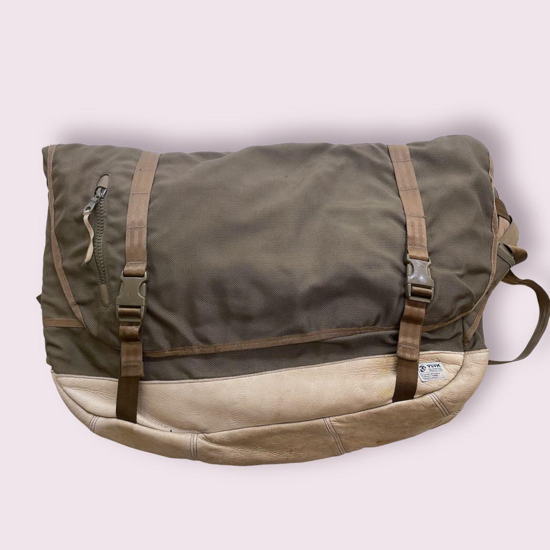 VISVIM メッセンジャーバッグ - メルカリ