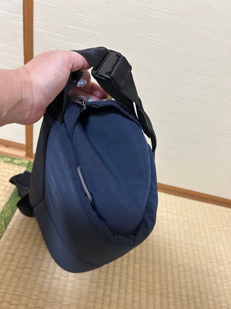 美品 bellroy ベルロイ ボディーバッグ 大きめ ネイビー - メルカリ