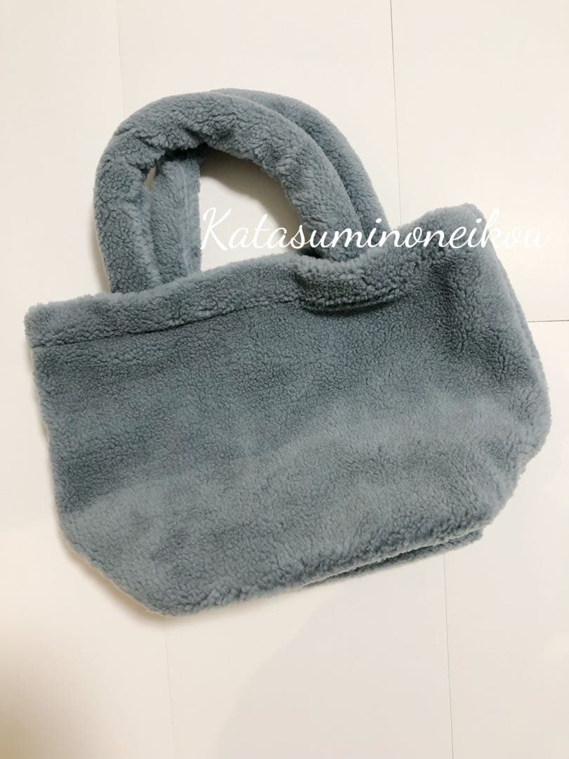 プラダ PRADA 新作 もこもこトートバッグ ノベルティ ふわふわライト