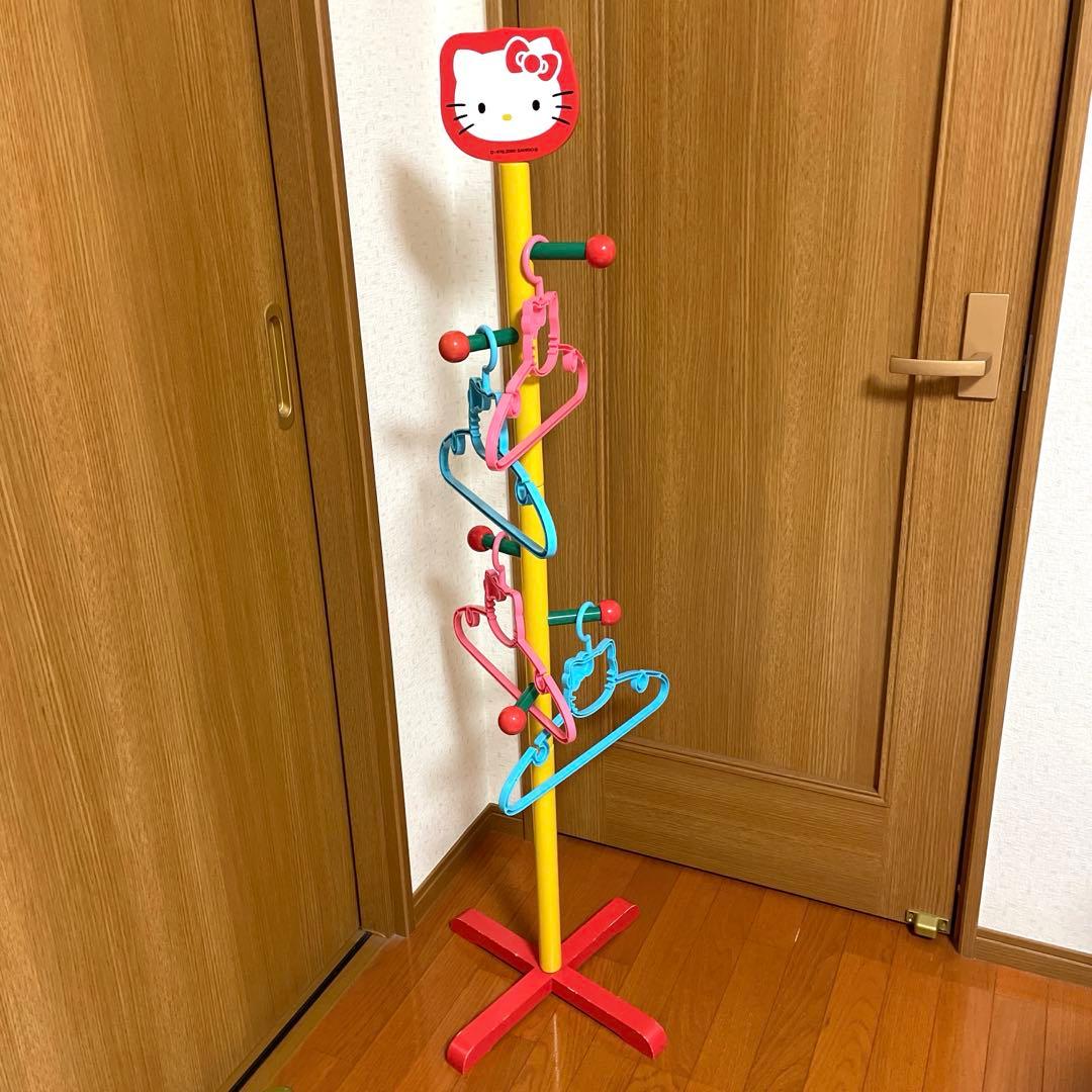 レア‼️ハローキティ木製ポールハンガー&キティちゃんハンガー - メルカリ