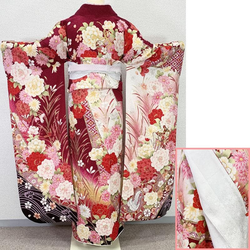 602z51☆人気！振袖 銀通し 古典柄 ラメ刺繍 金彩 赤☆美品 成人式結婚