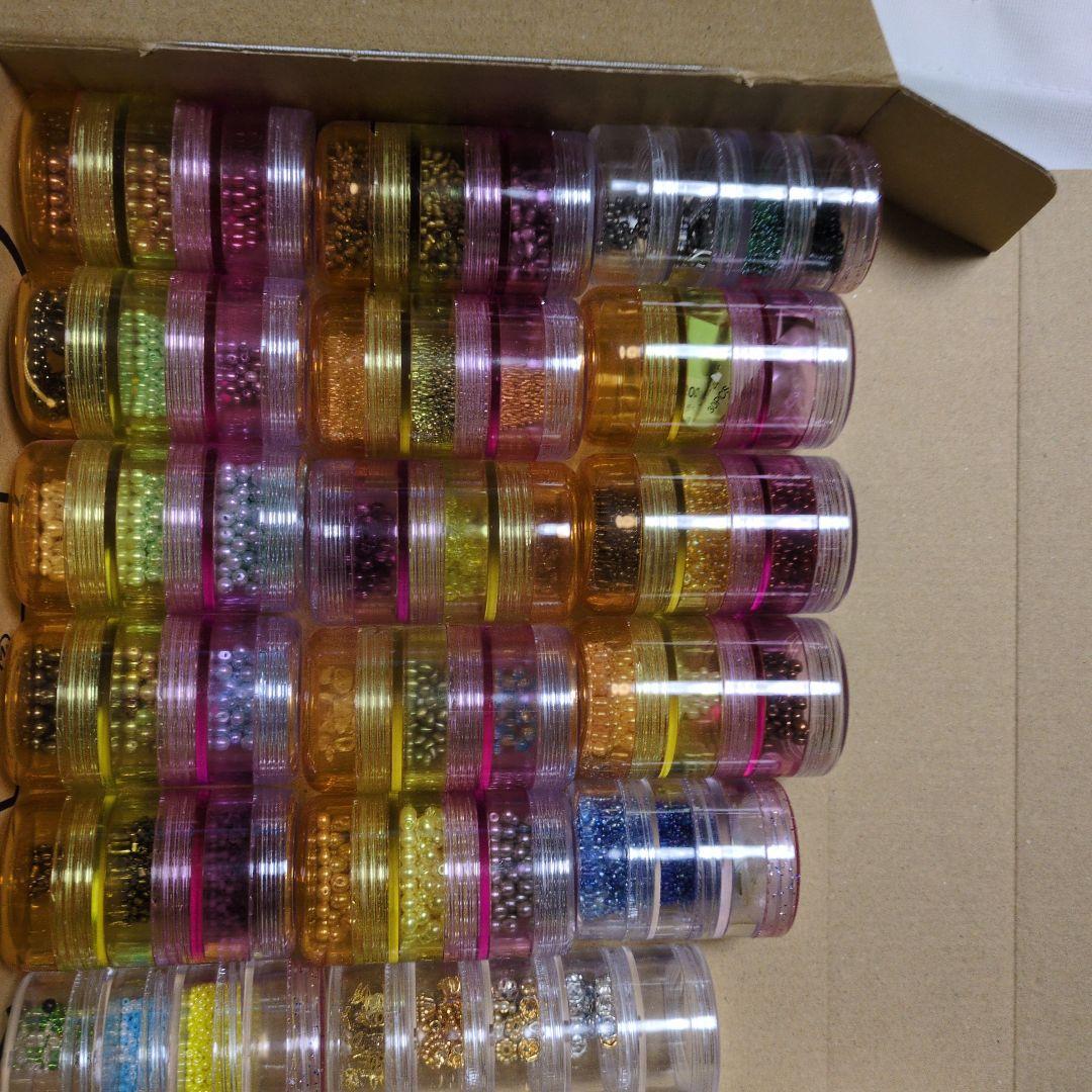 本 はじめてのビーズアクセサリー 1・2・3・4 定価 各1200えん