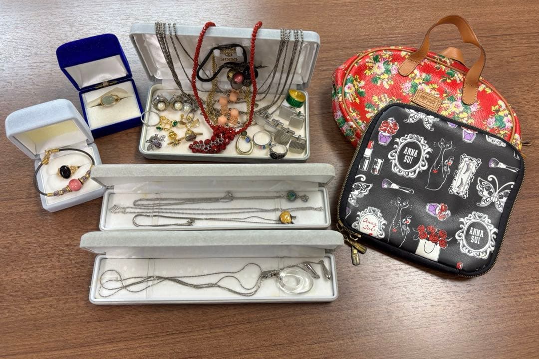 遺品整理 アクセサリー ブランド小物 まとめ - メルカリ