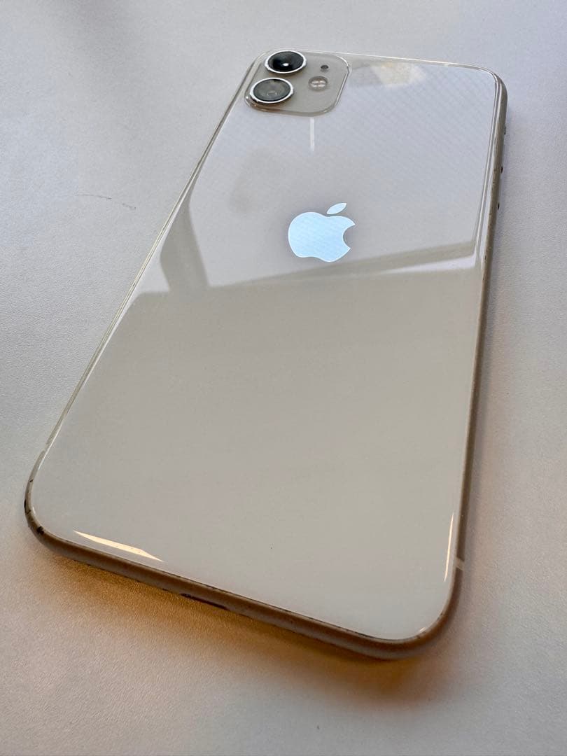 Apple iPhone 11 ホワイト 128GB バッテリー残100％ - メルカリ