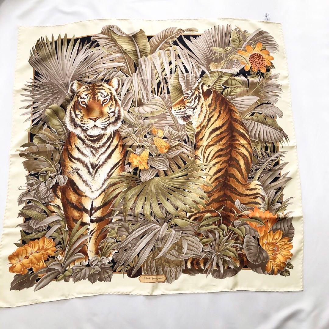 美品】Ferragamo フェラガモ 大判スカーフ 虎 トラ シルク100% - メルカリ