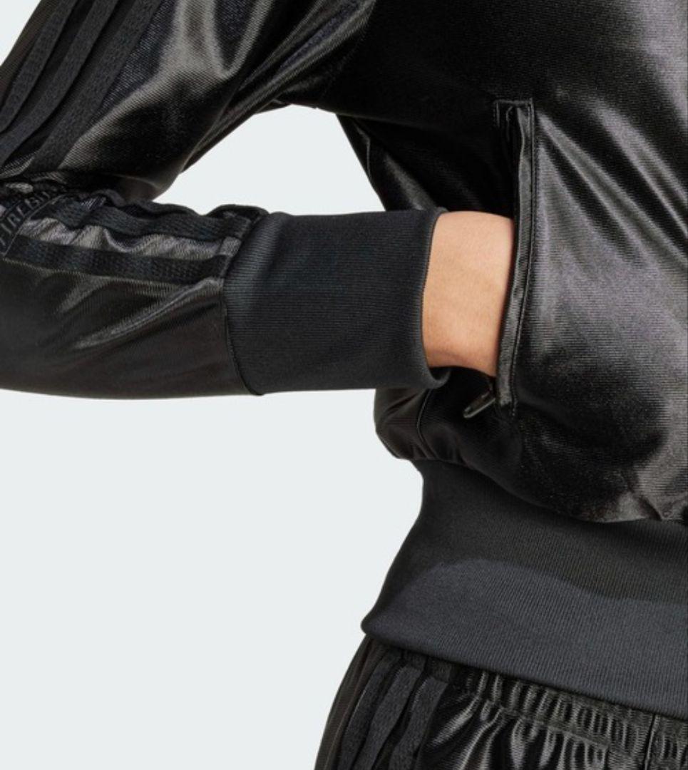 アディダス 黒 ファイヤーバード 女性XL フィッティド 短丈光沢