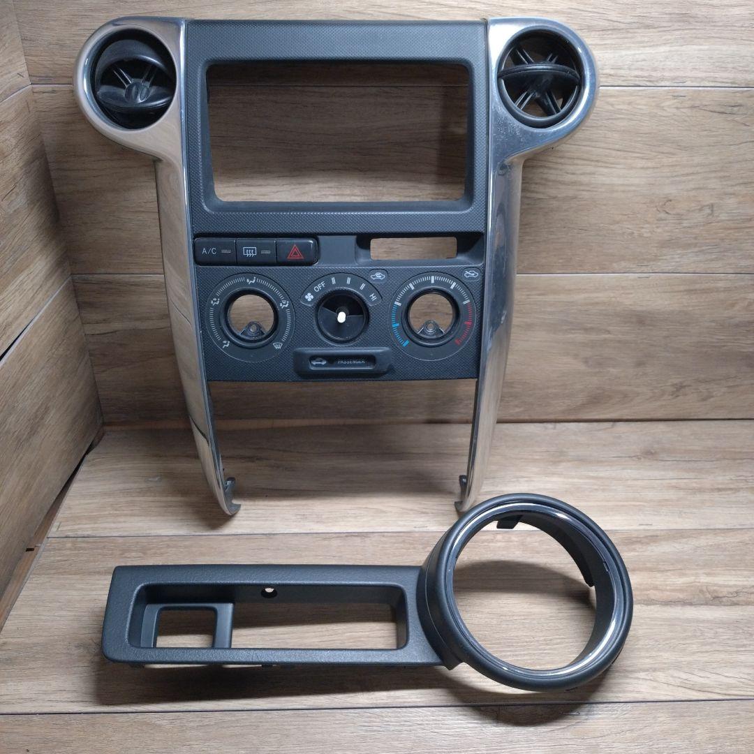 トヨタbB NCP30 35 S NCP30 bB（トヨタ）の価格・スペック情報{平成15年4月〜平成16年2