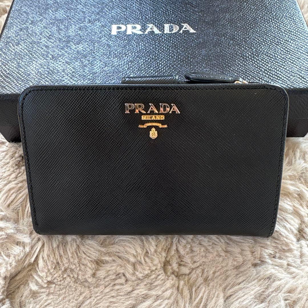 PRADA プラダ サフィアーノレザー 二つ折り財布 ブラック×ゴールド金具