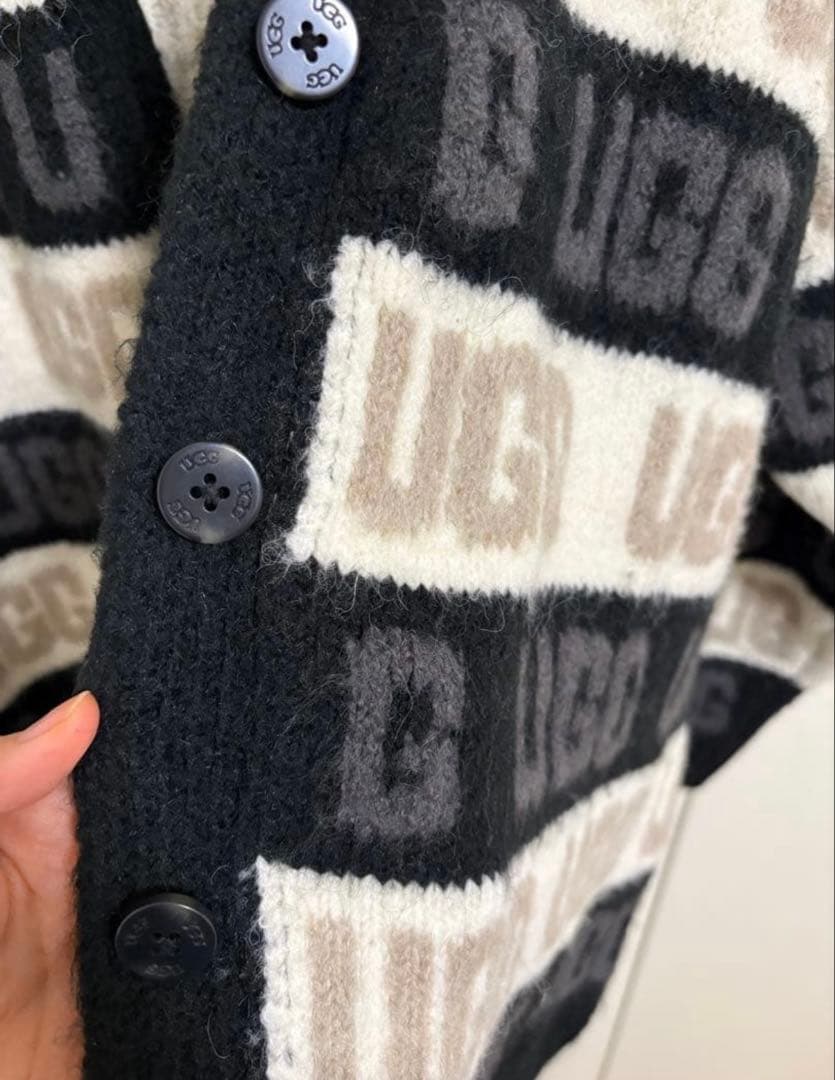 まーちん様UGG アグ カーディガン グラフィック ロゴ ボーダー