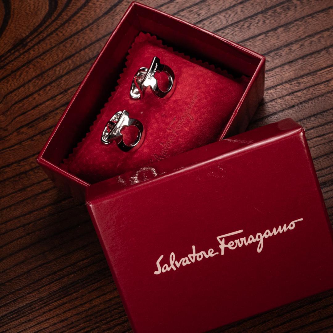 箱有 フェラガモ FERRAGAMO 特別な日のためのガンチーニ カフスボタン